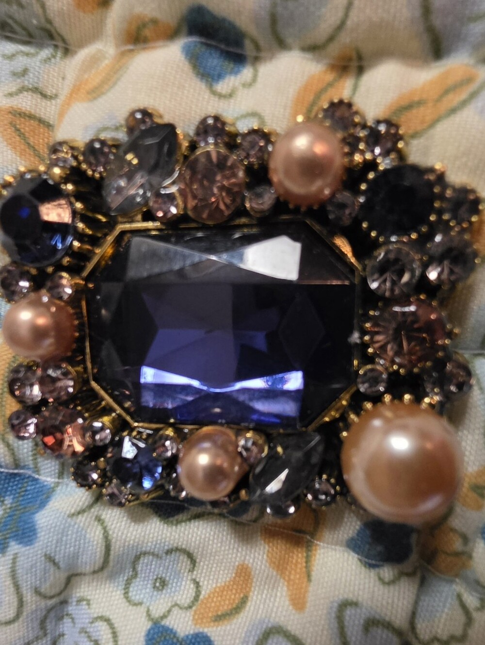 Gorgeous Blue Rhinestone Brooche. - Picture 7 of 7